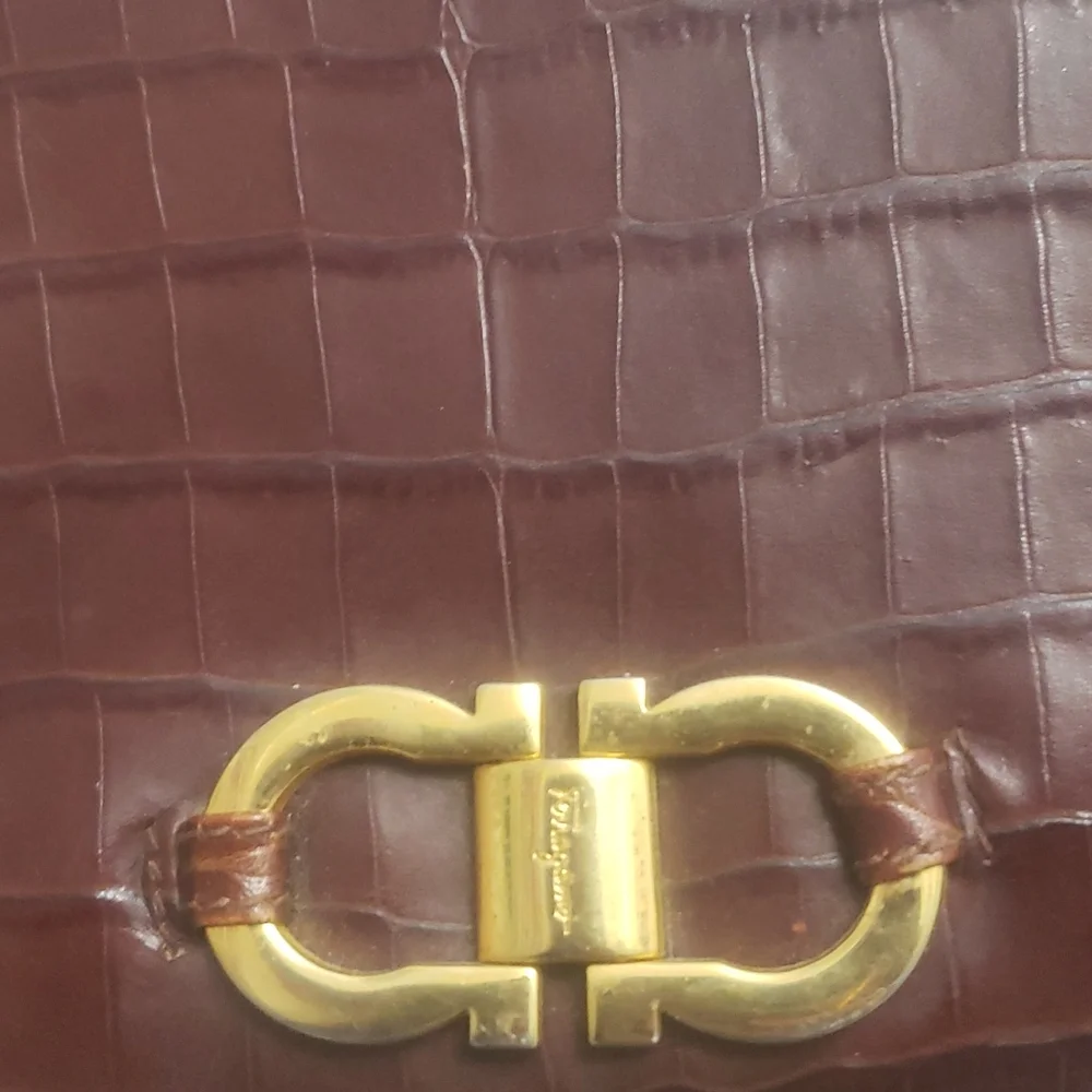 COPY - VINTAGE Salvatore Ferragamo Embossed Made In Italy Purse - Picture 6 of 16